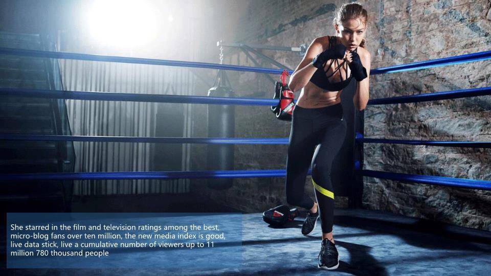 镂影风尚模特时尚大片介绍PPT模板2